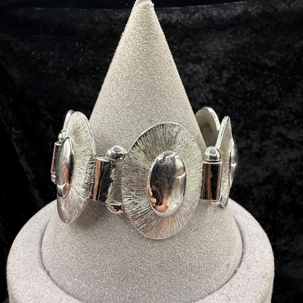 Vintage Monet Bracelet Chunky Silver Tone Oval Link 7.5"